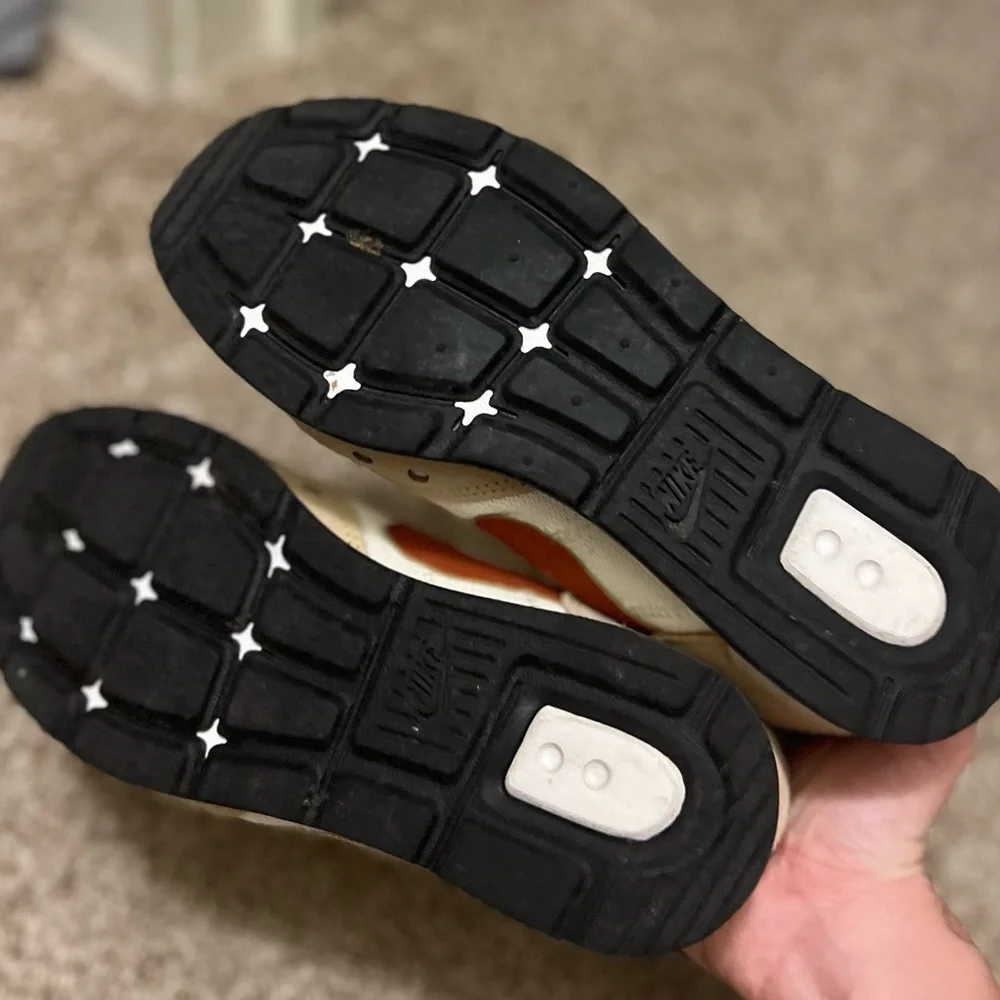 nike sneakers - Picture 6 of 6